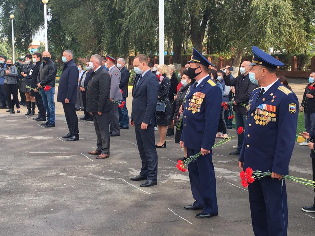 В Батайске открыли памятник легендарному летчику-асу Амет-Хану Султану